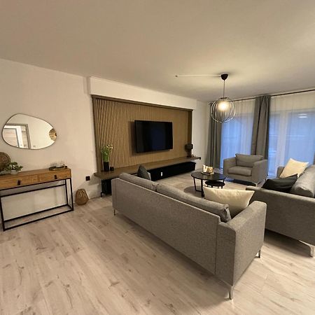 140Qm - 4 Zimmer- Parkplatz - Autobahn - Blauer See - Mallibase Apartments Garbsen Buitenkant foto