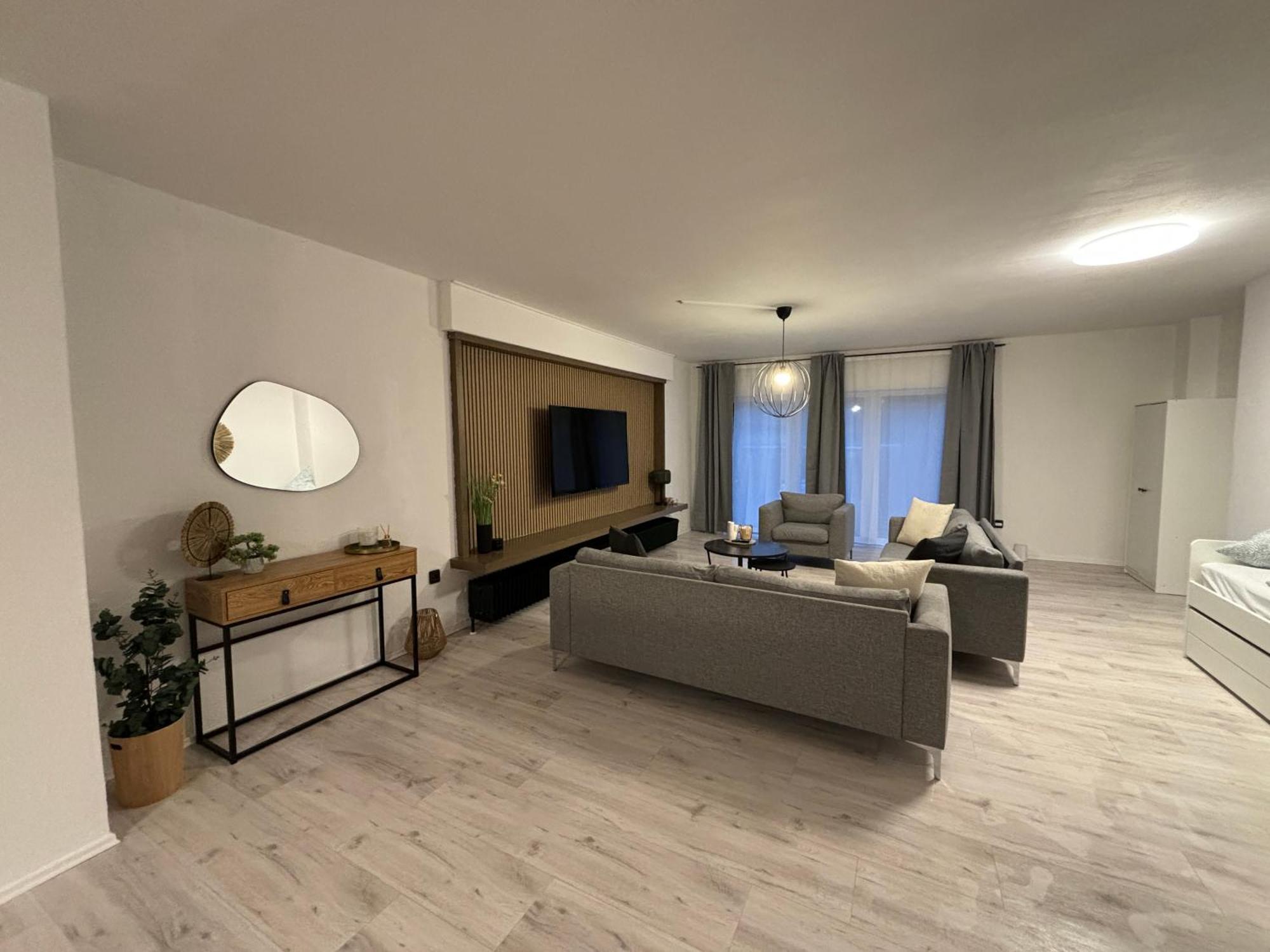 140Qm - 4 Zimmer- Parkplatz - Autobahn - Blauer See - Mallibase Apartments Garbsen Buitenkant foto